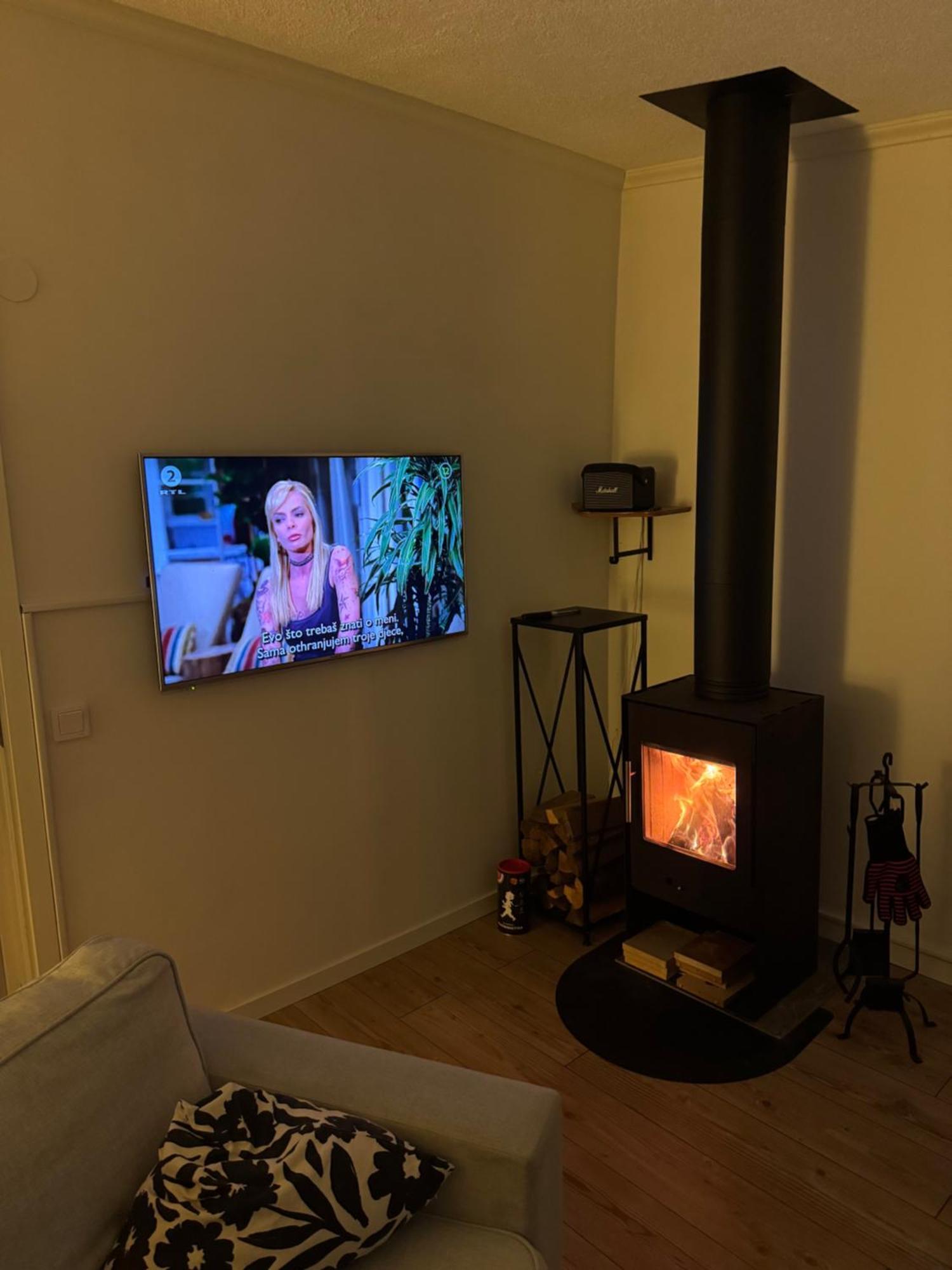 Mysig Stuga I Naevesta Orebro Bagian luar foto